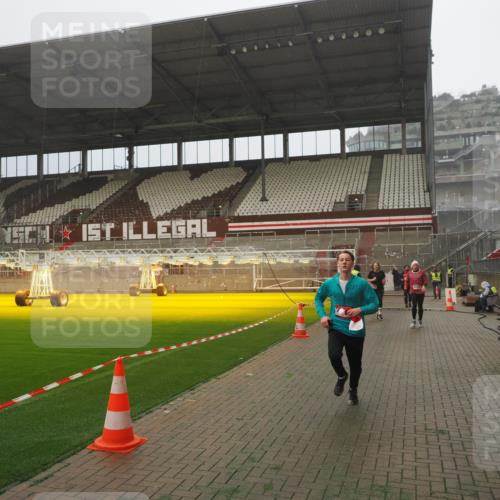 07.12.2025 - St. Pauli X-Mass-Run No. 15 Fabian Wolf http://msf.ph/oto/9372740 07.12.2025 10:11:19 Ziel 1969, 3354, 3815, 4499, 4525, 4659, 4661 meine-sportfotos.de