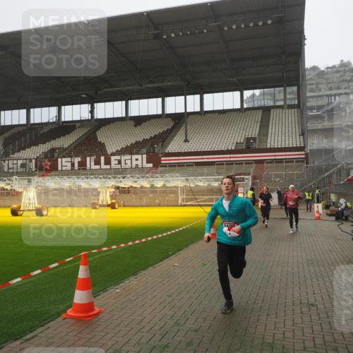 07.12.2025 - St. Pauli X-Mass-Run No. 15 Fabian Wolf http://msf.ph/oto/9372741 07.12.2025 10:11:20 Ziel 1969, 3354, 3815, 4499, 4525, 4659, 4661 meine-sportfotos.de