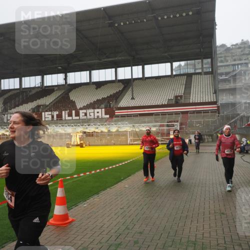 07.12.2025 - St. Pauli X-Mass-Run No. 15 Fabian Wolf http://msf.ph/oto/9372751 07.12.2025 10:11:25 Ziel 1969, 3354, 3815, 4499, 4525, 4659, 4661, 4662 meine-sportfotos.de