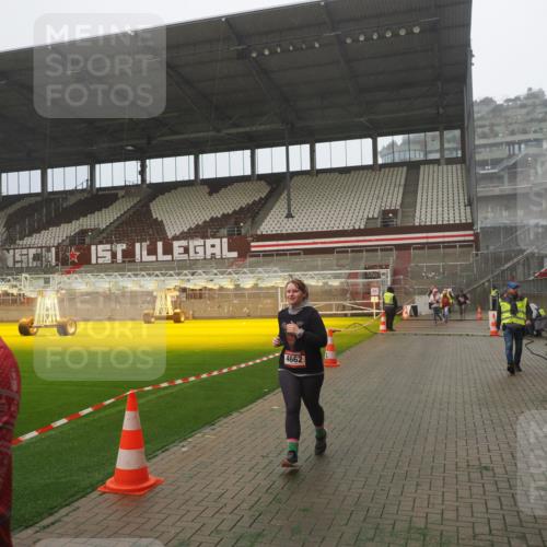 07.12.2025 - St. Pauli X-Mass-Run No. 15 Fabian Wolf http://msf.ph/oto/9372772 07.12.2025 10:11:31 Ziel 1969, 3354, 4499, 4525, 4659, 4661, 4662 meine-sportfotos.de