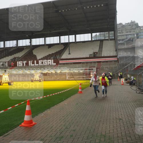 07.12.2025 - St. Pauli X-Mass-Run No. 15 Fabian Wolf http://msf.ph/oto/9372780 07.12.2025 10:11:37 Ziel 670, 2909, 3085, 3909, 4659, 4661, 4662 meine-sportfotos.de