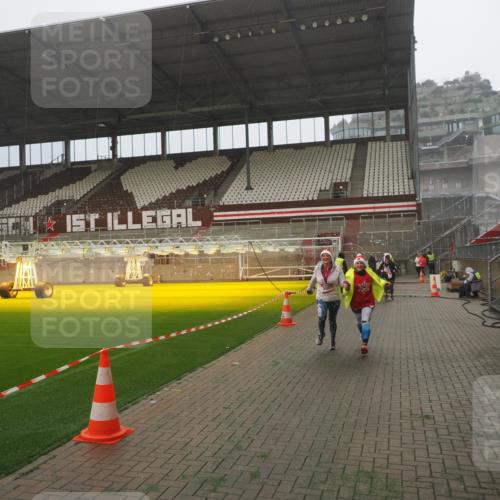 07.12.2025 - St. Pauli X-Mass-Run No. 15 Fabian Wolf http://msf.ph/oto/9372782 07.12.2025 10:11:37 Ziel 670, 2909, 3085, 3909, 4659, 4661, 4662 meine-sportfotos.de