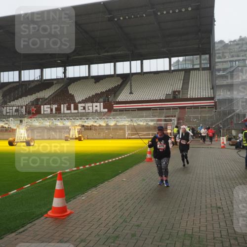 07.12.2025 - St. Pauli X-Mass-Run No. 15 Fabian Wolf http://msf.ph/oto/9372794 07.12.2025 10:11:43 Ziel 670, 2909, 3085, 3761, 3767, 3909 meine-sportfotos.de