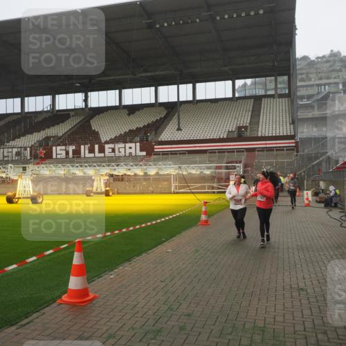 07.12.2025 - St. Pauli X-Mass-Run No. 15 Fabian Wolf http://msf.ph/oto/9372826 07.12.2025 10:11:50 Ziel 670, 1687, 1688, 2906, 2909, 3085, 3761, 3767, 3909, 3932, 3935 meine-sportfotos.de