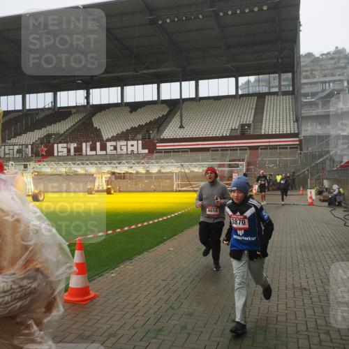 07.12.2025 - St. Pauli X-Mass-Run No. 15 Fabian Wolf http://msf.ph/oto/9372878 07.12.2025 10:12:05 Ziel 756, 1389, 1526, 1687, 1688, 1833, 2177, 3870, 3932, 3935, 4658 meine-sportfotos.de