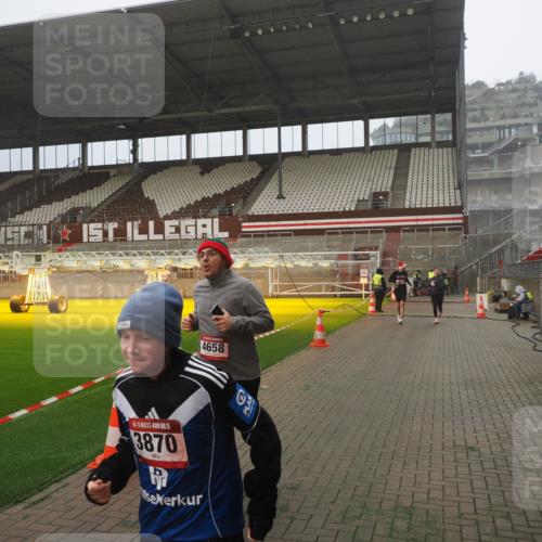 07.12.2025 - St. Pauli X-Mass-Run No. 15 Fabian Wolf http://msf.ph/oto/9372880 07.12.2025 10:12:05 Ziel 756, 1389, 1526, 1687, 1688, 1833, 2177, 3870, 3932, 3935, 4658 meine-sportfotos.de