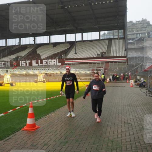 07.12.2025 - St. Pauli X-Mass-Run No. 15 Fabian Wolf http://msf.ph/oto/9372885 07.12.2025 10:12:12 Ziel 756, 1389, 1526, 1833, 2177, 3870, 4658 meine-sportfotos.de