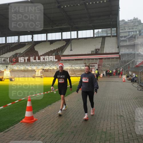 07.12.2025 - St. Pauli X-Mass-Run No. 15 Fabian Wolf http://msf.ph/oto/9372886 07.12.2025 10:12:12 Ziel 756, 1389, 1526, 1833, 2177, 3870, 4658 meine-sportfotos.de