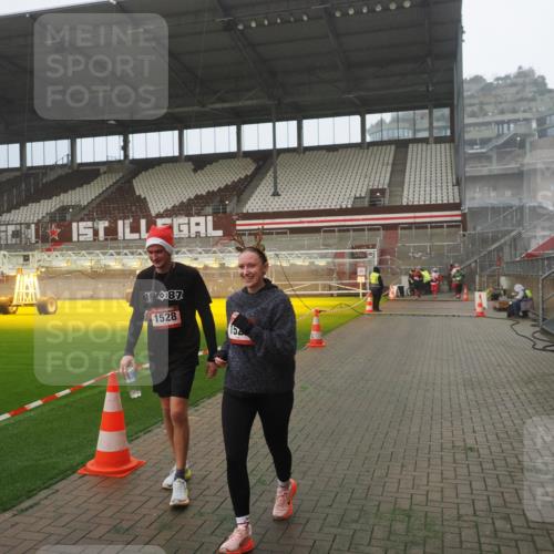 07.12.2025 - St. Pauli X-Mass-Run No. 15 Fabian Wolf http://msf.ph/oto/9372890 07.12.2025 10:12:13 Ziel 756, 1389, 1526, 1833, 2177, 3870, 4658 meine-sportfotos.de