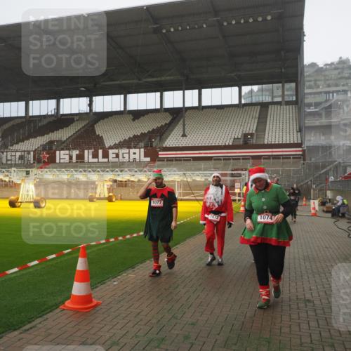 07.12.2025 - St. Pauli X-Mass-Run No. 15 Fabian Wolf http://msf.ph/oto/9372905 07.12.2025 10:12:29 Ziel 1070, 1072, 1074, 1077, 2758, 2760, 2770, 3585 meine-sportfotos.de
