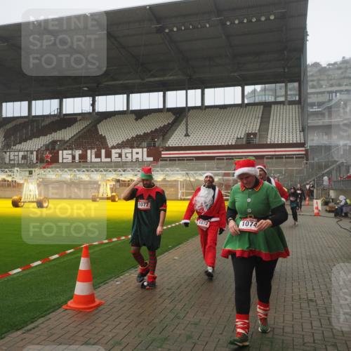 07.12.2025 - St. Pauli X-Mass-Run No. 15 Fabian Wolf http://msf.ph/oto/9372907 07.12.2025 10:12:29 Ziel 1070, 1072, 1074, 1077, 2758, 2760, 2770, 3585 meine-sportfotos.de