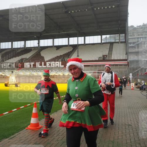 07.12.2025 - St. Pauli X-Mass-Run No. 15 Fabian Wolf http://msf.ph/oto/9372911 07.12.2025 10:12:30 Ziel 1070, 1072, 1074, 1077, 2758, 2760, 2770, 3585 meine-sportfotos.de