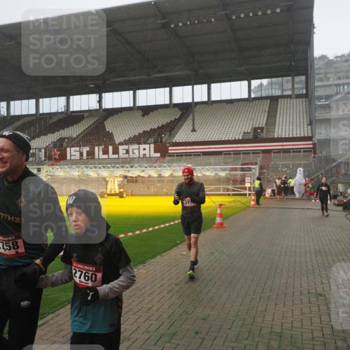 07.12.2025 - St. Pauli X-Mass-Run No. 15 Fabian Wolf http://msf.ph/oto/9372927 07.12.2025 10:12:35 Ziel 1070, 1072, 1074, 1077, 2758, 2760, 2770, 3585 meine-sportfotos.de