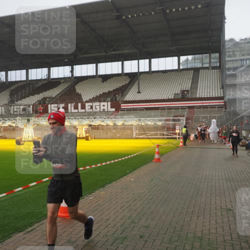 07.12.2025 - St. Pauli X-Mass-Run No. 15 Fabian Wolf http://msf.ph/oto/9372932 07.12.2025 10:12:36 Ziel 1070, 1072, 1074, 1077, 2758, 2760, 2770, 3428, 3514, 3585, 3799, 3834, 3836 meine-sportfotos.de