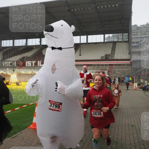 07.12.2025 - St. Pauli X-Mass-Run No. 15 Fabian Wolf http://msf.ph/oto/9372945 07.12.2025 10:12:47 Ziel 9, 18, 938, 2770, 3040, 3428, 3514, 3551, 3557, 3585, 3799, 3834, 3836 meine-sportfotos.de