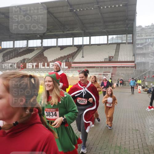 07.12.2025 - St. Pauli X-Mass-Run No. 15 Fabian Wolf http://msf.ph/oto/9372950 07.12.2025 10:12:48 Ziel 9, 18, 938, 3040, 3428, 3514, 3551, 3557, 3585, 3799, 3834, 3836 meine-sportfotos.de