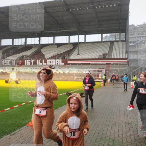 07.12.2025 - St. Pauli X-Mass-Run No. 15 Fabian Wolf http://msf.ph/oto/9372953 07.12.2025 10:12:49 Ziel 9, 18, 938, 2687, 3040, 3428, 3514, 3551, 3557, 3799, 3834, 3836 meine-sportfotos.de