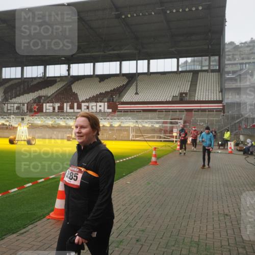 07.12.2025 - St. Pauli X-Mass-Run No. 15 Fabian Wolf http://msf.ph/oto/9372962 07.12.2025 10:12:52 Ziel 9, 18, 80, 938, 2687, 3040, 3428, 3514, 3551, 3557, 3799, 3834, 3836, 4487 meine-sportfotos.de