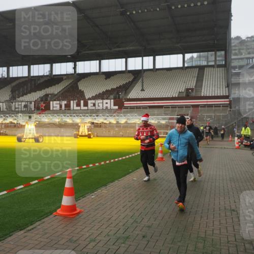 07.12.2025 - St. Pauli X-Mass-Run No. 15 Fabian Wolf http://msf.ph/oto/9372964 07.12.2025 10:12:56 Ziel 9, 18, 80, 938, 1397, 2687, 3040, 3428, 3514, 3551, 3557, 3799, 3834, 3836, 4487 meine-sportfotos.de