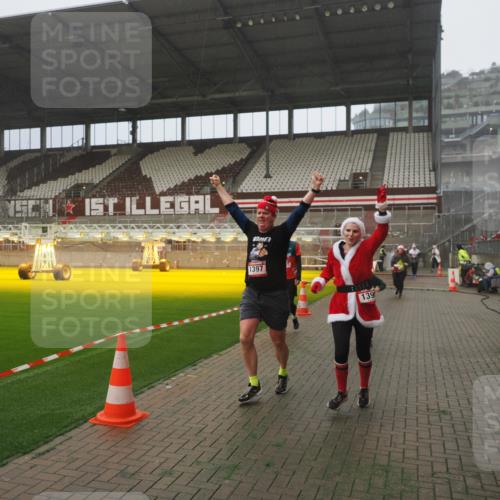 07.12.2025 - St. Pauli X-Mass-Run No. 15 Fabian Wolf http://msf.ph/oto/9372984 07.12.2025 10:13:03 Ziel 80, 938, 1397, 1733, 2687, 2711, 2712, 3588, 4487 meine-sportfotos.de