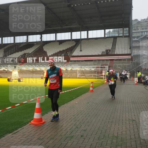 07.12.2025 - St. Pauli X-Mass-Run No. 15 Fabian Wolf http://msf.ph/oto/9372990 07.12.2025 10:13:06 Ziel 80, 1126, 1397, 1733, 2687, 2711, 2712, 3588, 3589, 4487 meine-sportfotos.de
