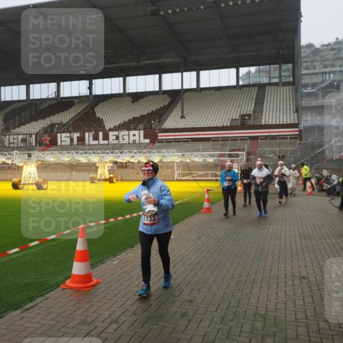 07.12.2025 - St. Pauli X-Mass-Run No. 15 Fabian Wolf http://msf.ph/oto/9373004 07.12.2025 10:13:11 Ziel 80, 1044, 1126, 1397, 1733, 2711, 2712, 3588, 3589, 4081, 4082, 4083, 4487, 4664 meine-sportfotos.de