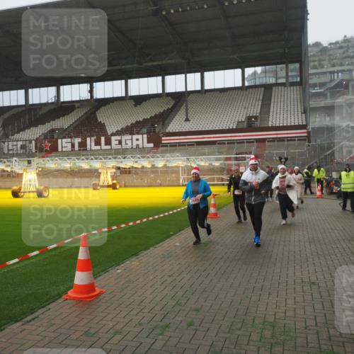 07.12.2025 - St. Pauli X-Mass-Run No. 15 Fabian Wolf http://msf.ph/oto/9373008 07.12.2025 10:13:13 Ziel 1044, 1126, 1397, 1733, 2711, 2712, 3588, 3589, 4081, 4082, 4083, 4664 meine-sportfotos.de
