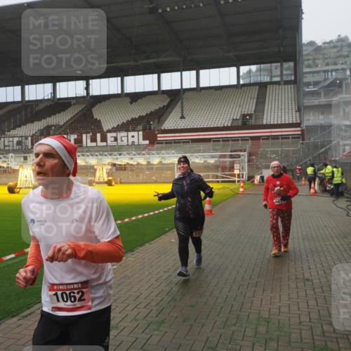 07.12.2025 - St. Pauli X-Mass-Run No. 15 Fabian Wolf http://msf.ph/oto/9373037 07.12.2025 10:13:23 Ziel 1044, 1062, 1126, 1220, 3588, 3589, 4081, 4082, 4083, 4664 meine-sportfotos.de