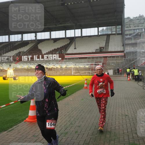 07.12.2025 - St. Pauli X-Mass-Run No. 15 Fabian Wolf http://msf.ph/oto/9373042 07.12.2025 10:13:24 Ziel 1044, 1062, 1126, 1220, 3589, 4081, 4082, 4083, 4664 meine-sportfotos.de