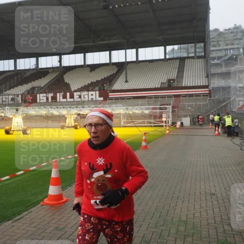 07.12.2025 - St. Pauli X-Mass-Run No. 15 Fabian Wolf http://msf.ph/oto/9373046 07.12.2025 10:13:24 Ziel 1044, 1062, 1126, 1220, 3589, 4081, 4082, 4083, 4664 meine-sportfotos.de