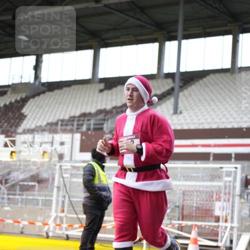 07.12.2025 - St. Pauli X-Mass-Run No. 15 Patografie http://msf.ph/oto/9373063 07.12.2025 11:56:56 Ziel 722, 1271, 1836, 1877, 2596, 2598, 2599, 2824, 2825, 2826, 3383, 3459, 4172, 4174 meine-sportfotos.de