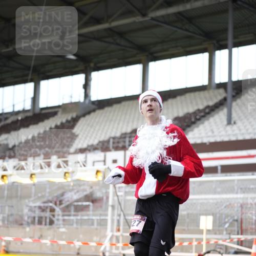 07.12.2025 - St. Pauli X-Mass-Run No. 15 Patografie http://msf.ph/oto/9373075 07.12.2025 11:57:19 Ziel 1327, 2811 meine-sportfotos.de
