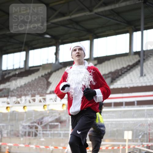 07.12.2025 - St. Pauli X-Mass-Run No. 15 Patografie http://msf.ph/oto/9373076 07.12.2025 11:57:19 Ziel 1327, 2811 meine-sportfotos.de