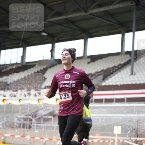 07.12.2025 - St. Pauli X-Mass-Run No. 15 Patografie http://msf.ph/oto/9373077 07.12.2025 11:57:25 Ziel 1327, 2811, 3444, 3452, 4125 meine-sportfotos.de