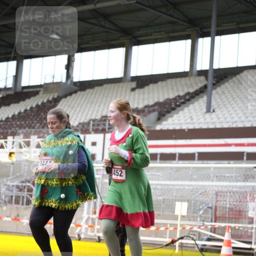 07.12.2025 - St. Pauli X-Mass-Run No. 15 Patografie http://msf.ph/oto/9373079 07.12.2025 11:57:31 Ziel 1327, 2228, 2811, 3444, 3452, 3480, 3847, 3852, 3993, 4125 meine-sportfotos.de