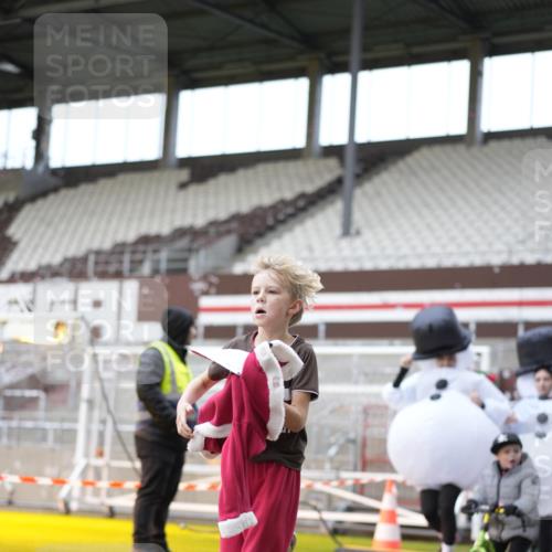 07.12.2025 - St. Pauli X-Mass-Run No. 15 Patografie http://msf.ph/oto/9373081 07.12.2025 11:57:32 Ziel 1327, 2228, 2811, 3444, 3452, 3480, 3847, 3852, 3993, 4125 meine-sportfotos.de