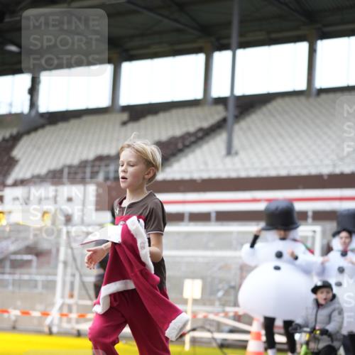 07.12.2025 - St. Pauli X-Mass-Run No. 15 Patografie http://msf.ph/oto/9373082 07.12.2025 11:57:33 Ziel 1327, 2228, 3444, 3452, 3480, 3847, 3852, 3993, 4125 meine-sportfotos.de