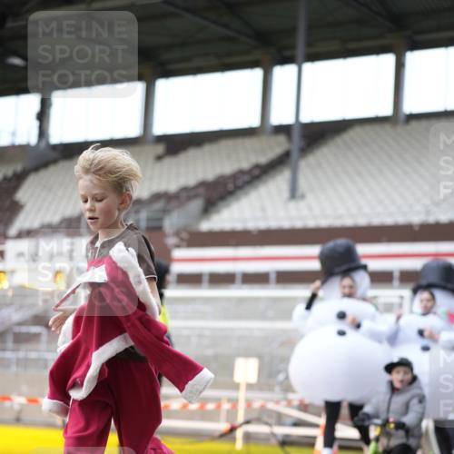 07.12.2025 - St. Pauli X-Mass-Run No. 15 Patografie http://msf.ph/oto/9373083 07.12.2025 11:57:33 Ziel 1327, 2228, 3444, 3452, 3480, 3847, 3852, 3993, 4125 meine-sportfotos.de