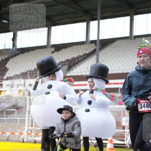 07.12.2025 - St. Pauli X-Mass-Run No. 15 Patografie http://msf.ph/oto/9373086 07.12.2025 11:57:34 Ziel 1327, 2228, 3444, 3452, 3480, 3847, 3852, 3993, 4125 meine-sportfotos.de