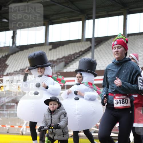07.12.2025 - St. Pauli X-Mass-Run No. 15 Patografie http://msf.ph/oto/9373087 07.12.2025 11:57:34 Ziel 1327, 2228, 3444, 3452, 3480, 3847, 3852, 3993, 4125 meine-sportfotos.de