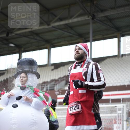 07.12.2025 - St. Pauli X-Mass-Run No. 15 Patografie http://msf.ph/oto/9373088 07.12.2025 11:57:35 Ziel 2228, 3444, 3452, 3480, 3847, 3852, 3993, 4125 meine-sportfotos.de