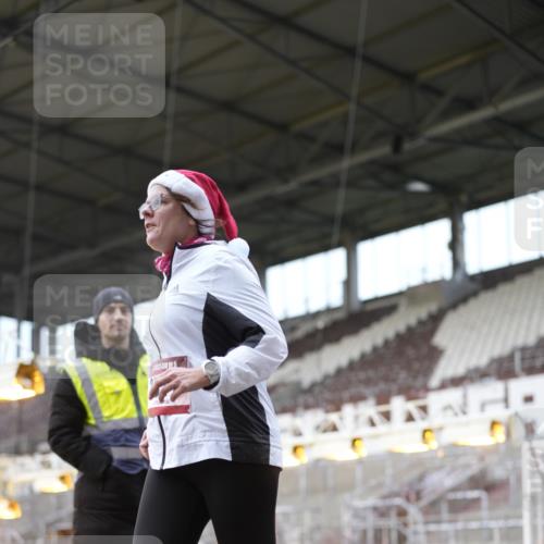 07.12.2025 - St. Pauli X-Mass-Run No. 15 Patografie http://msf.ph/oto/9373094 07.12.2025 11:58:00 Ziel 3801, 3817, 4218, 4240 meine-sportfotos.de