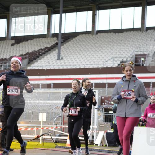 07.12.2025 - St. Pauli X-Mass-Run No. 15 Patografie http://msf.ph/oto/9373109 07.12.2025 11:58:38 Ziel 163, 409, 413, 415, 419, 589, 3192, 3533, 4312, 4505 meine-sportfotos.de