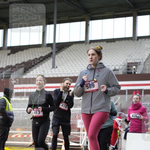 07.12.2025 - St. Pauli X-Mass-Run No. 15 Patografie http://msf.ph/oto/9373111 07.12.2025 11:58:39 Ziel 163, 409, 413, 415, 419, 589, 3192, 3533, 4312, 4505 meine-sportfotos.de