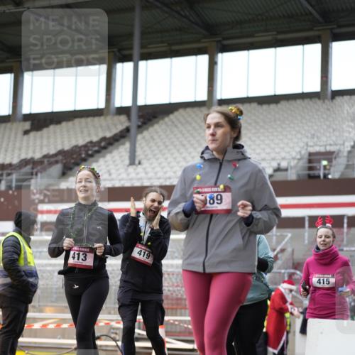 07.12.2025 - St. Pauli X-Mass-Run No. 15 Patografie http://msf.ph/oto/9373112 07.12.2025 11:58:39 Ziel 163, 409, 413, 415, 419, 589, 3192, 3533, 4312, 4505 meine-sportfotos.de