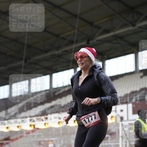 07.12.2025 - St. Pauli X-Mass-Run No. 15 Patografie http://msf.ph/oto/9373119 07.12.2025 11:58:51 Ziel 409, 413, 415, 419, 589, 1777, 3533, 4312 meine-sportfotos.de