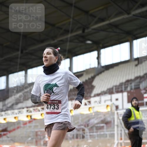 07.12.2025 - St. Pauli X-Mass-Run No. 15 Patografie http://msf.ph/oto/9373122 07.12.2025 11:58:58 Ziel 1777, 4733, 4749 meine-sportfotos.de