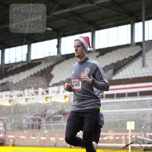 07.12.2025 - St. Pauli X-Mass-Run No. 15 Patografie http://msf.ph/oto/9373123 07.12.2025 11:59:00 Ziel 1777, 4733, 4749 meine-sportfotos.de