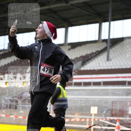 07.12.2025 - St. Pauli X-Mass-Run No. 15 Patografie http://msf.ph/oto/9373130 07.12.2025 11:59:13 Ziel 862, 1337, 1406, 4242, 4733, 4749, 4790 meine-sportfotos.de