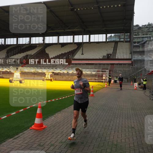 07.12.2025 - St. Pauli X-Mass-Run No. 15 Fabian Wolf http://msf.ph/oto/9373153 07.12.2025 09:50:58 Ziel 615, 2224 meine-sportfotos.de